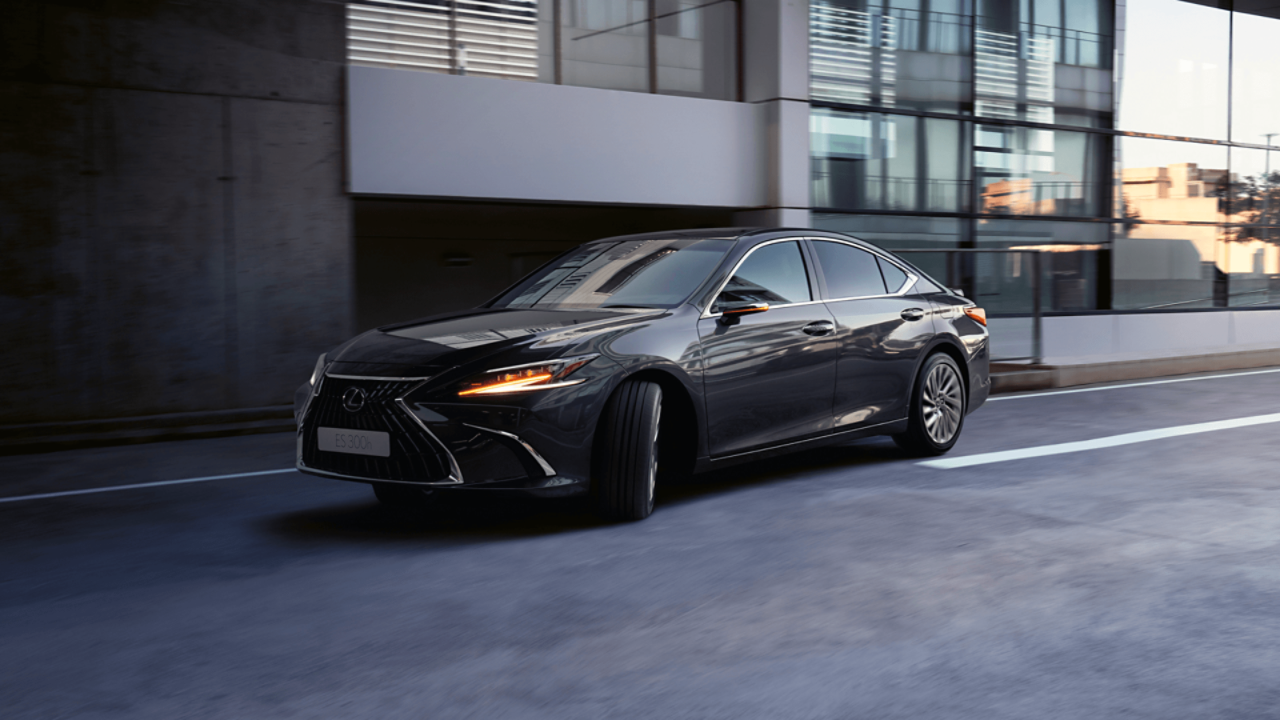 A parked Lexus ES 300h